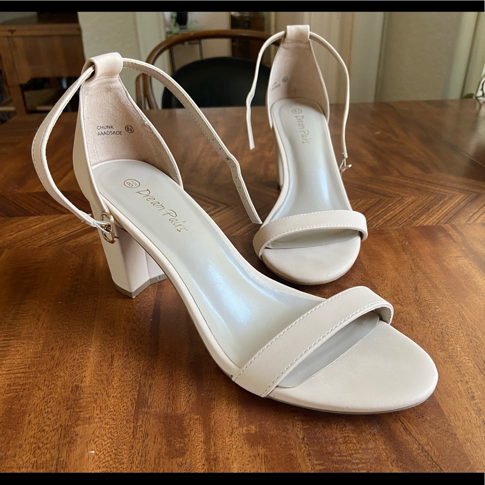 Dream Pairs nude heeled sandals - Size 8.5